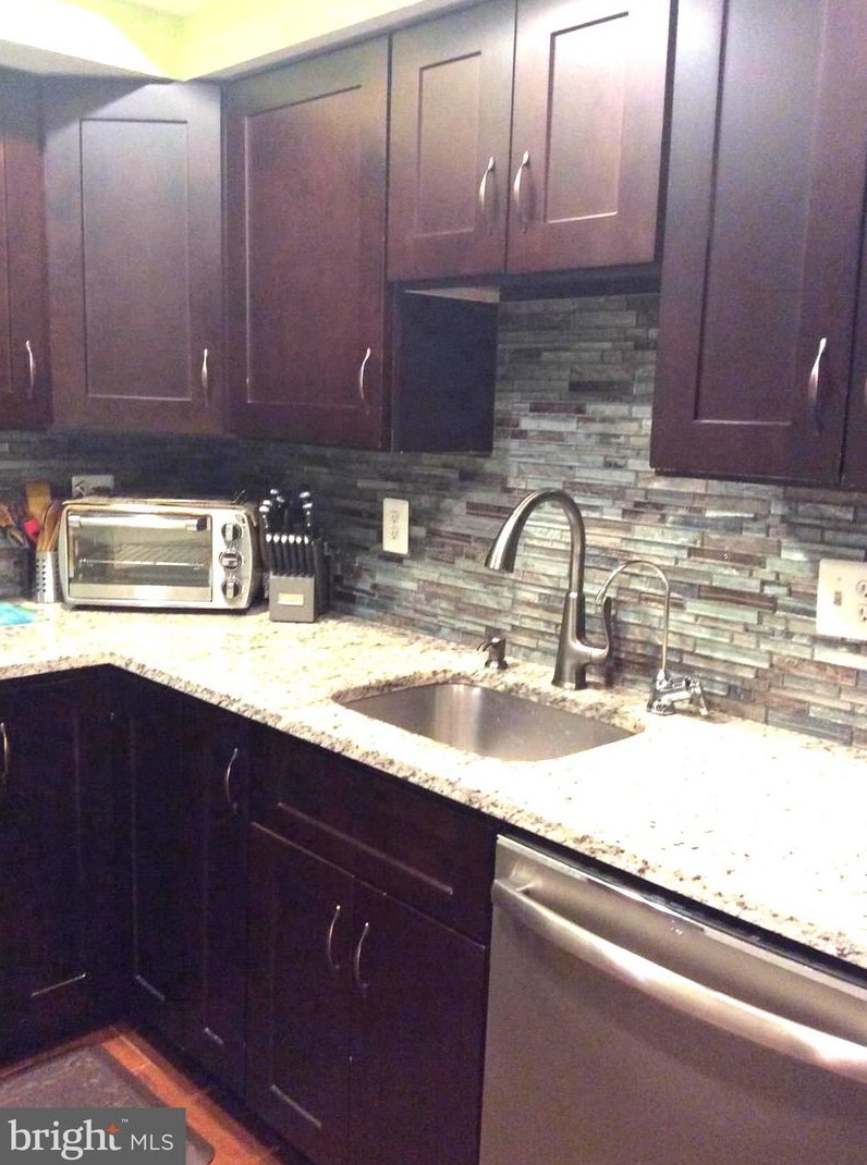 123 Willow Pl, Dulles VA 20164-1626 exterior