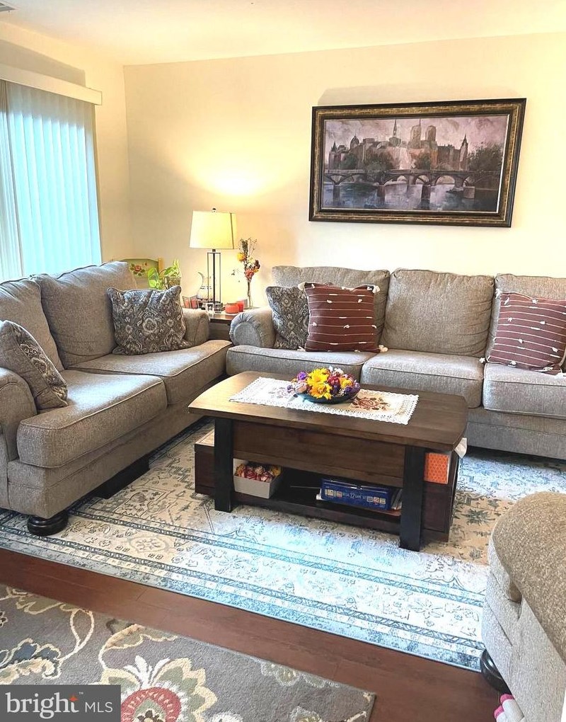 123 Willow Pl, Dulles VA 20164-1626 exterior