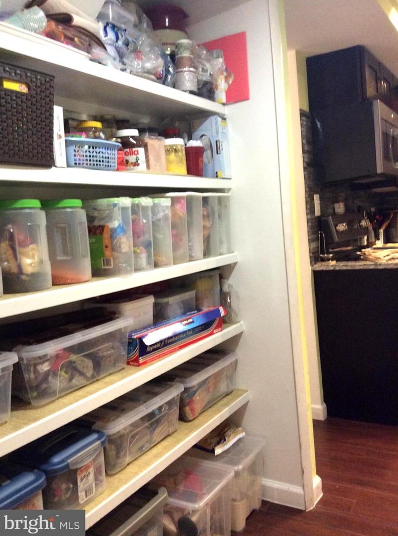 123 Willow Pl, Dulles VA 20164-1626 exterior