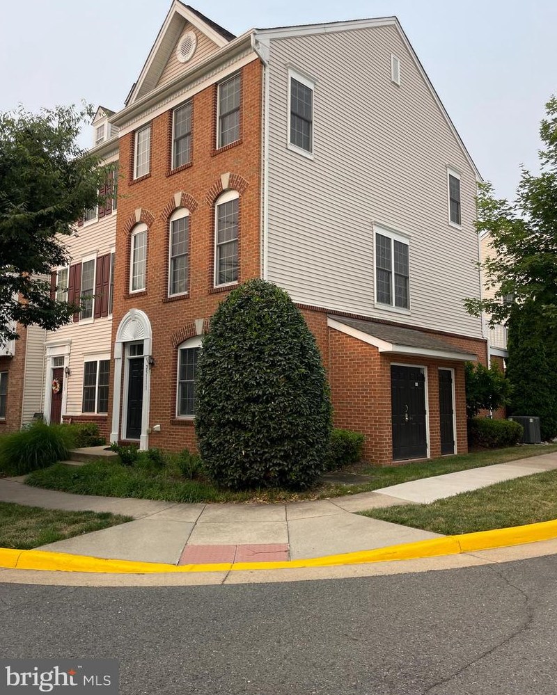 25111 Monteith Ter, Fairfax, VA 20152-6703