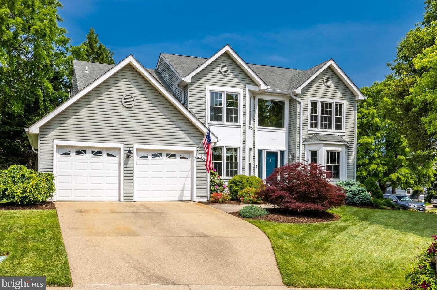43968 Bidwell Ct, Ashburn, VA 20147-3819