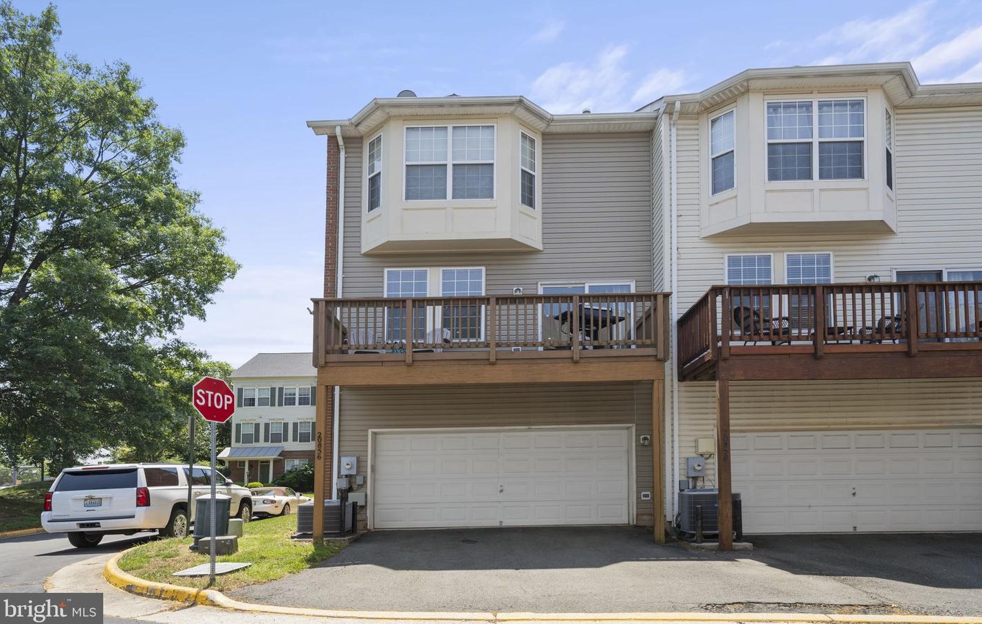 20856 Quay Ln, Dulles VA 20165-8739 exterior