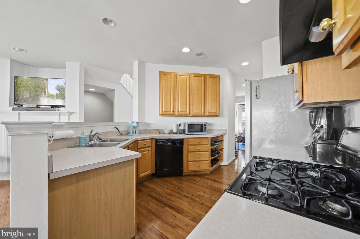 20856 Quay Ln, Dulles VA 20165-8739 exterior