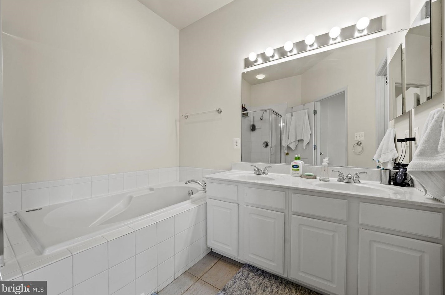 20856 Quay Ln, Dulles VA 20165-8739 exterior