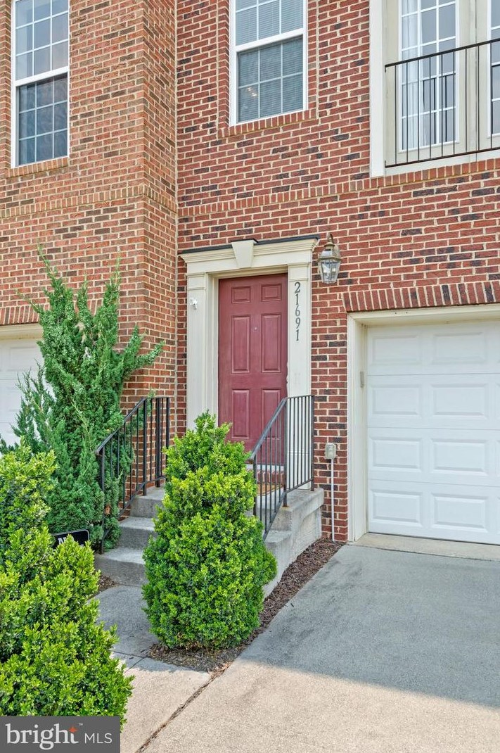 21691 Loganberry Ter, Ashburn, VA 20148-3639