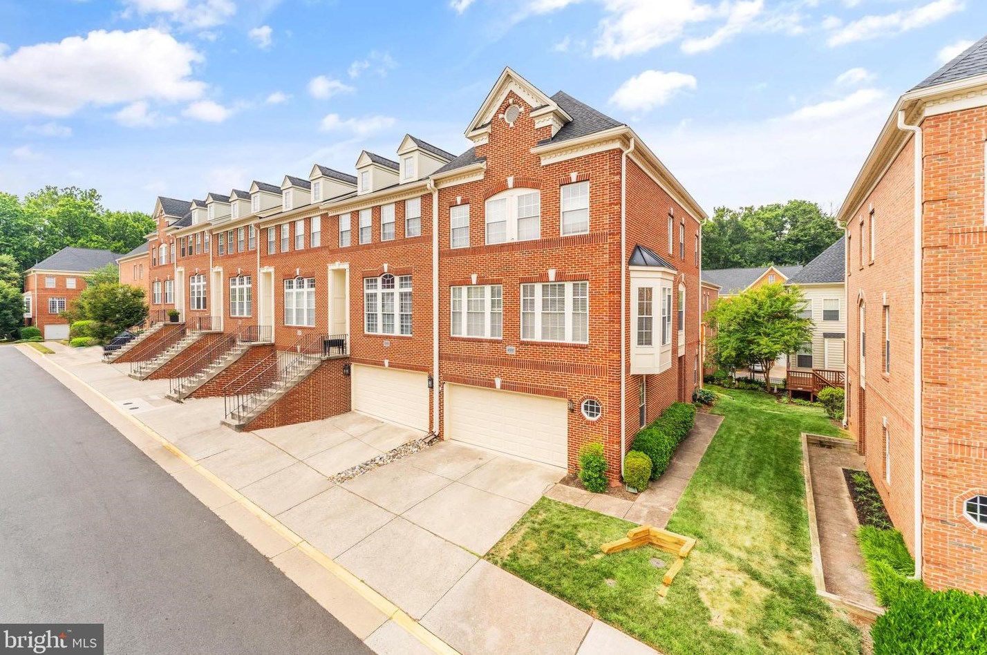 47857 Scotsborough Sq, Dulles, VA 20165