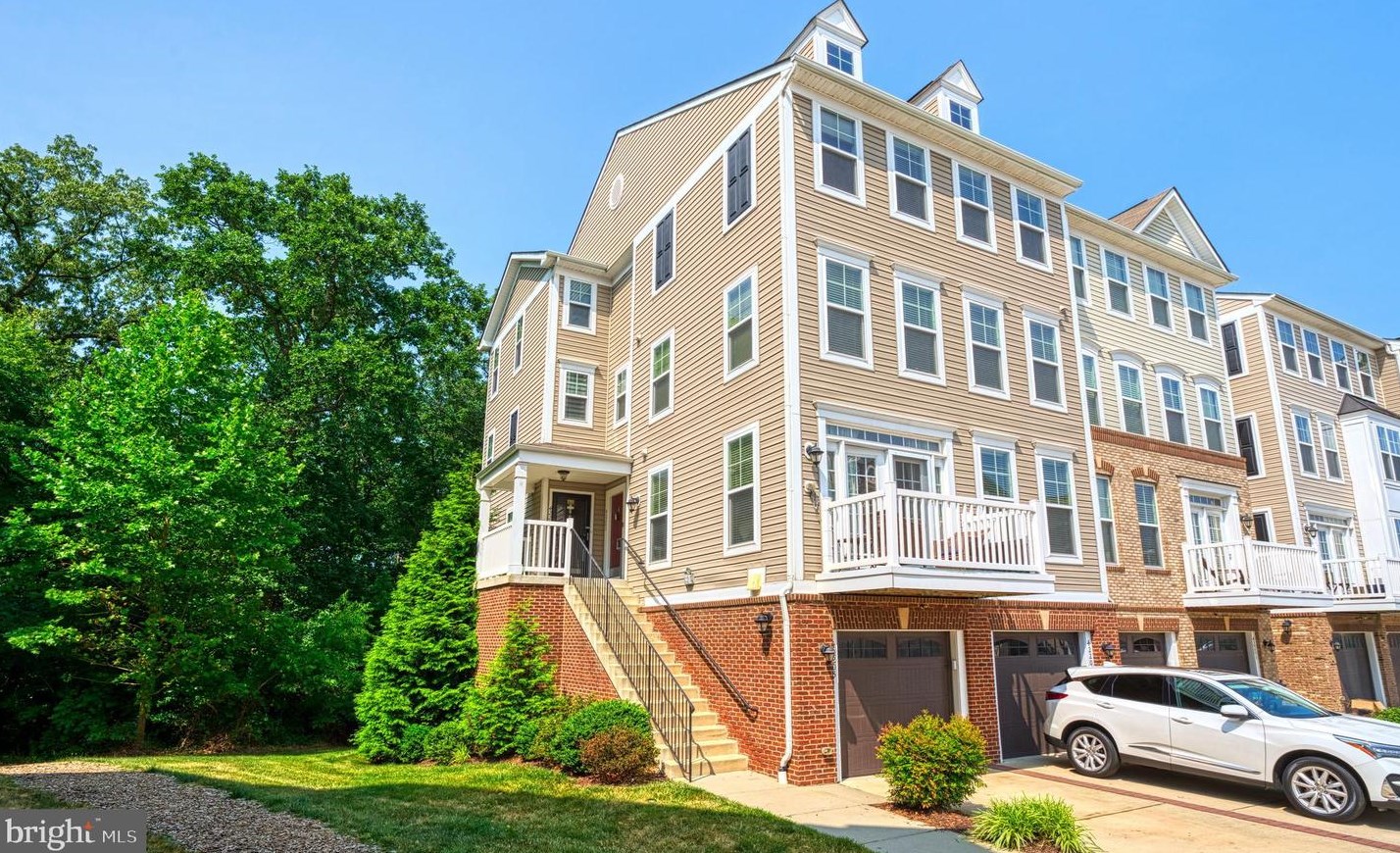 42203 Canary Grass Square, Stone Ridge, VA 20105