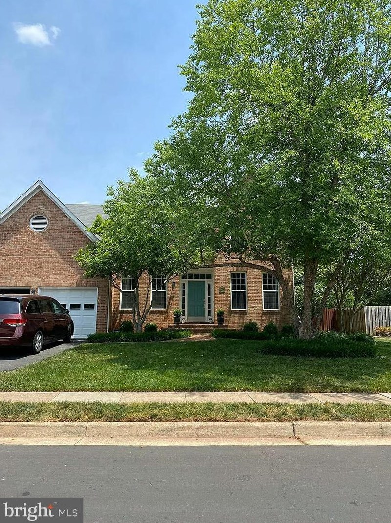 46872 Ducksprings Way, Dulles VA  20164-8636 exterior