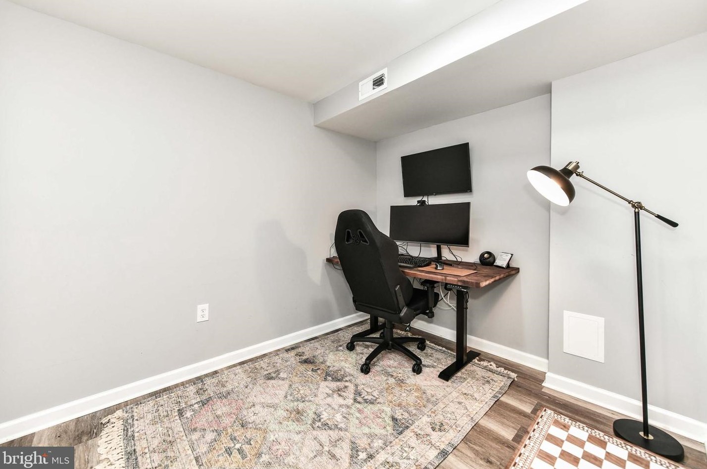 43792 Laburnum Sq, Ashburn VA  20147-5443 exterior