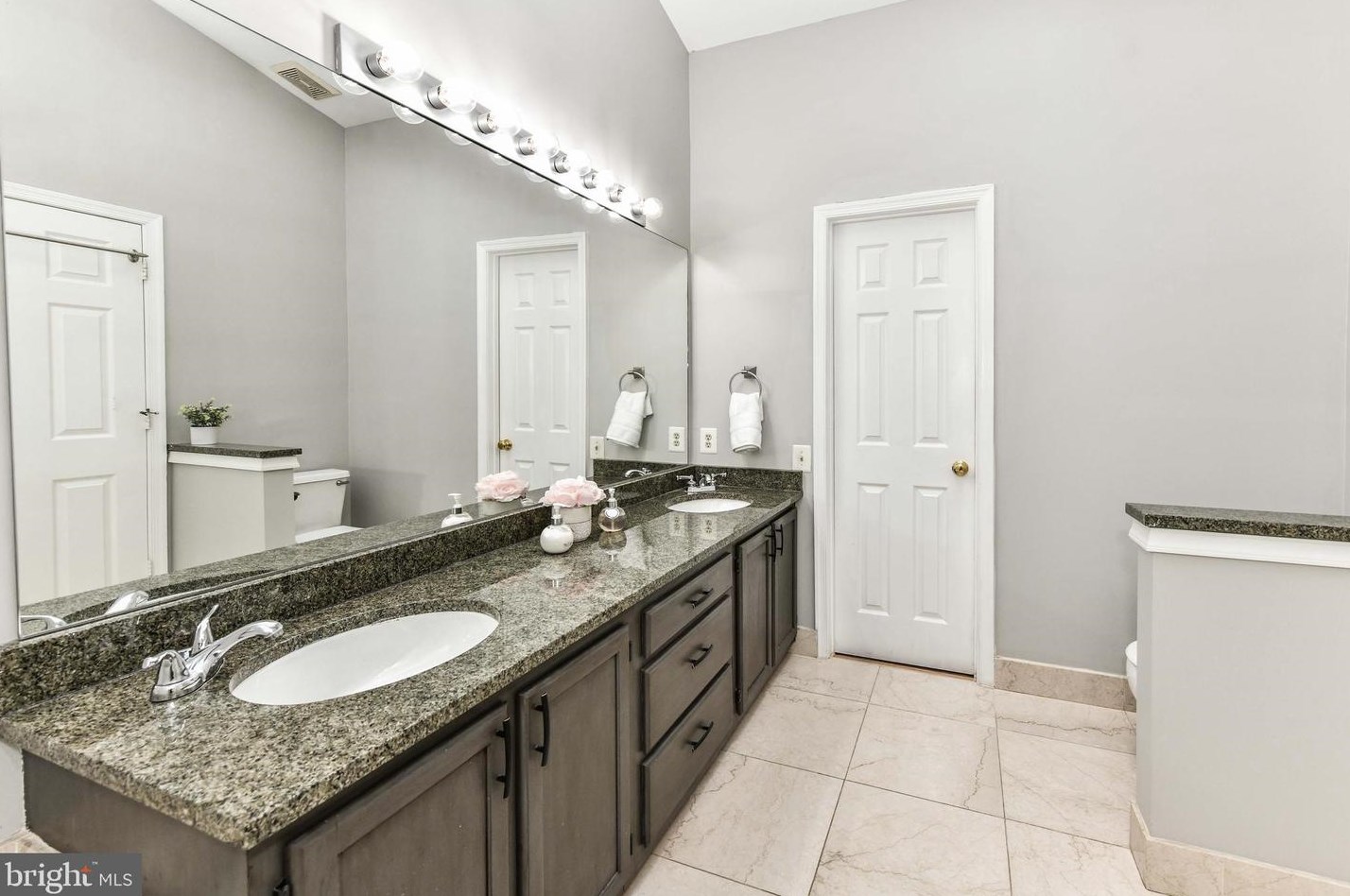 43792 Laburnum Sq, Ashburn VA  20147-5443 exterior