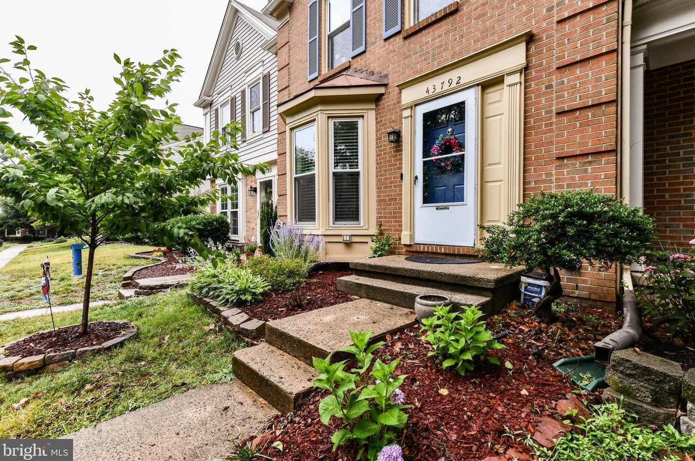 43792 Laburnum Sq, Ashburn VA  20147-5443 exterior