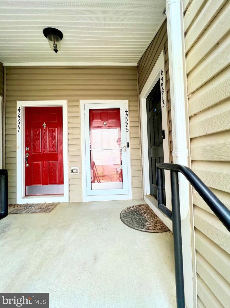 42275 Canary Grass Square, Stone Ridge, VA 20105