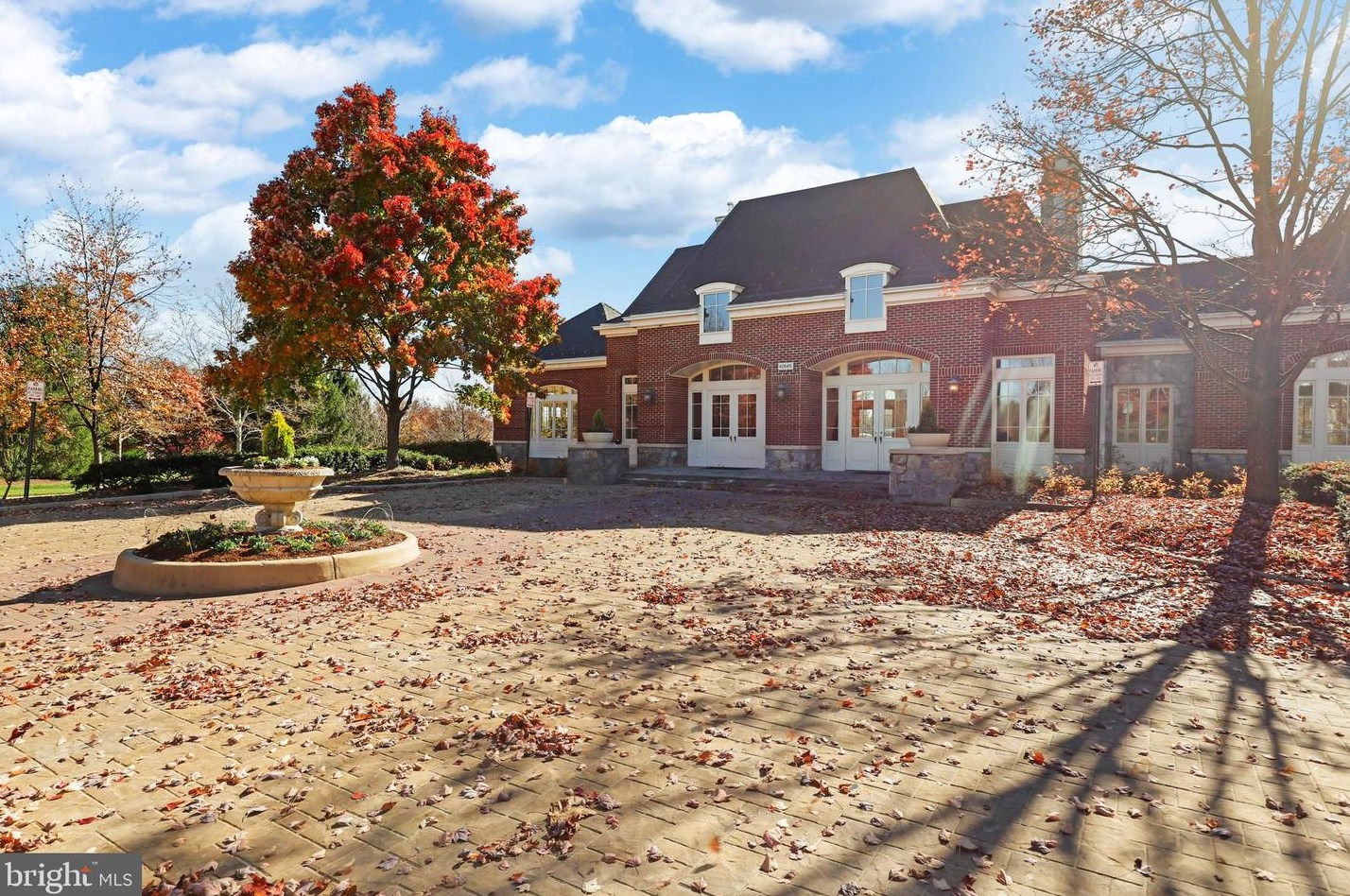 42463 Benfold Sq, Ashburn VA 20148-7610 exterior