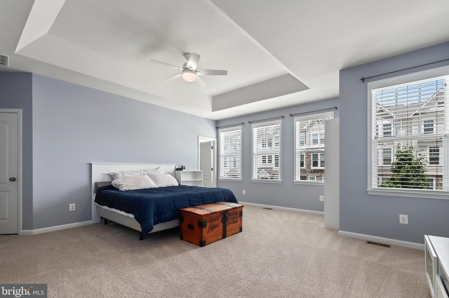 42463 Benfold Sq, Ashburn VA 20148-7610 exterior