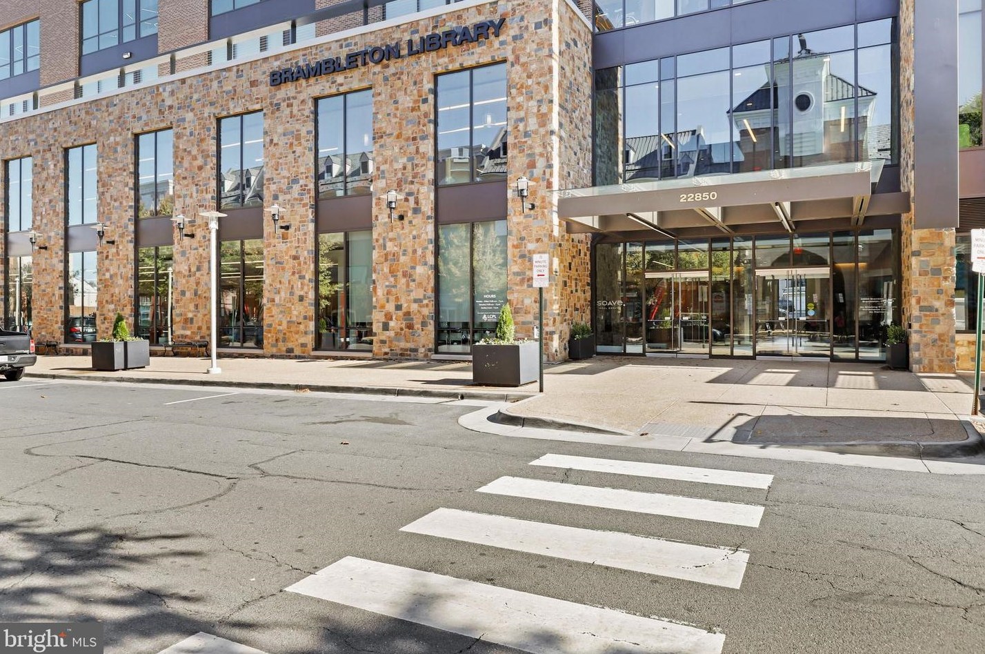 42463 Benfold Sq, Ashburn VA 20148-7610 exterior