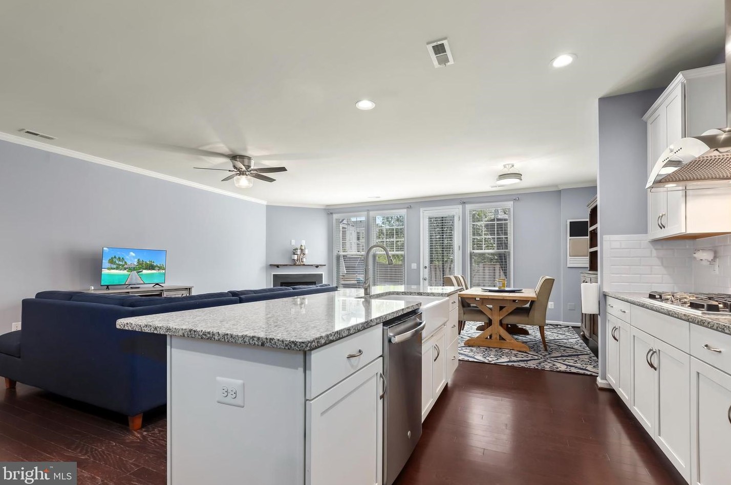 42463 Benfold Sq, Ashburn VA 20148-7610 exterior