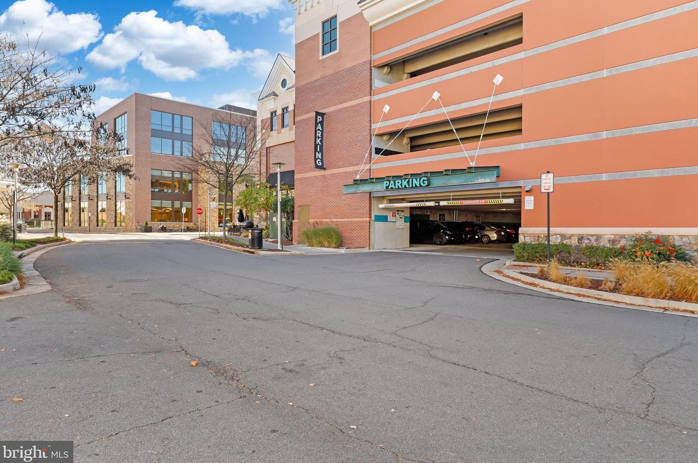 42463 Benfold Sq, Ashburn VA 20148-7610 exterior