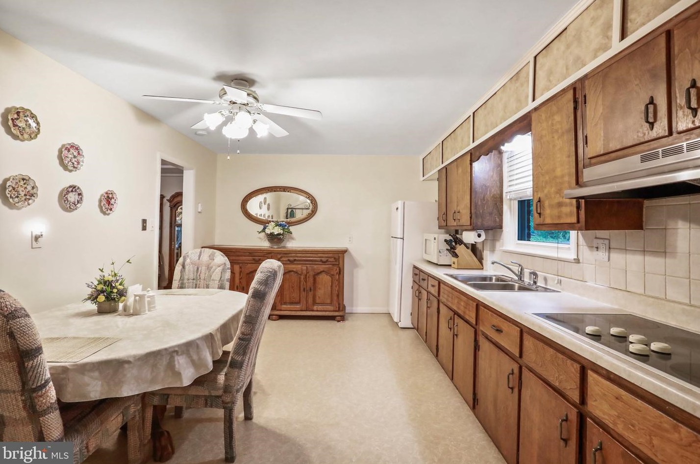 20470 Broad Run Dr, Sterling VA  20165-2511 exterior