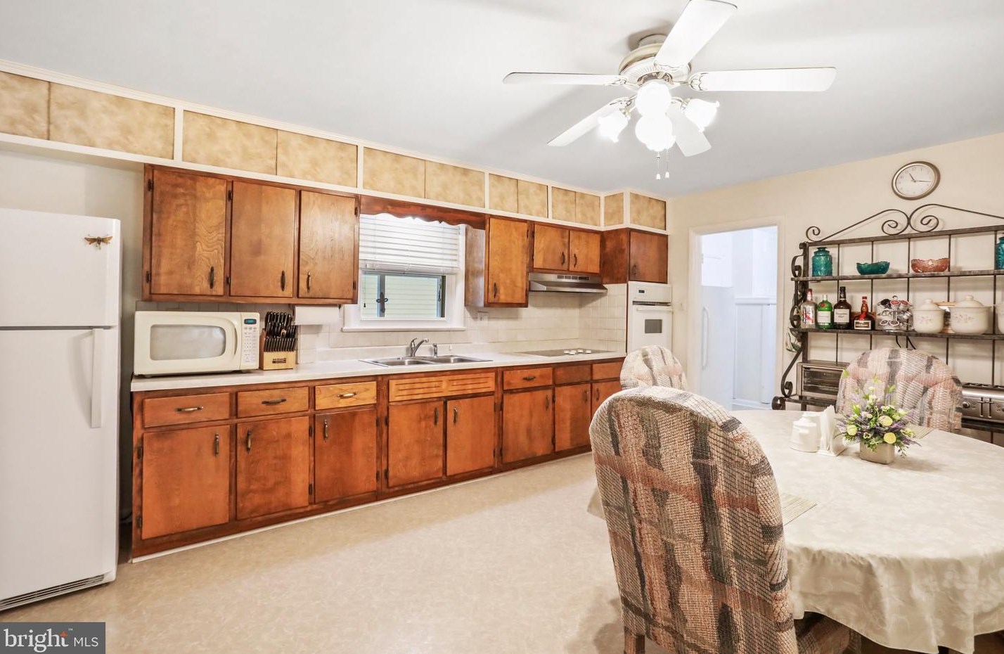 20470 Broad Run Dr, Sterling VA  20165-2511 exterior