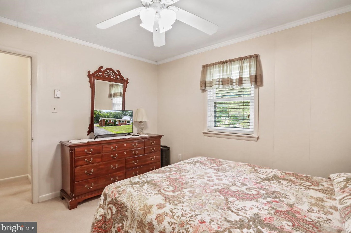 20470 Broad Run Dr, Sterling VA  20165-2511 exterior