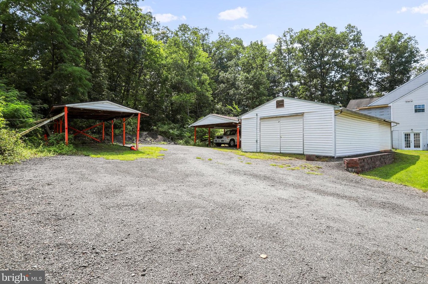 20470 Broad Run Dr, Sterling VA  20165-2511 exterior