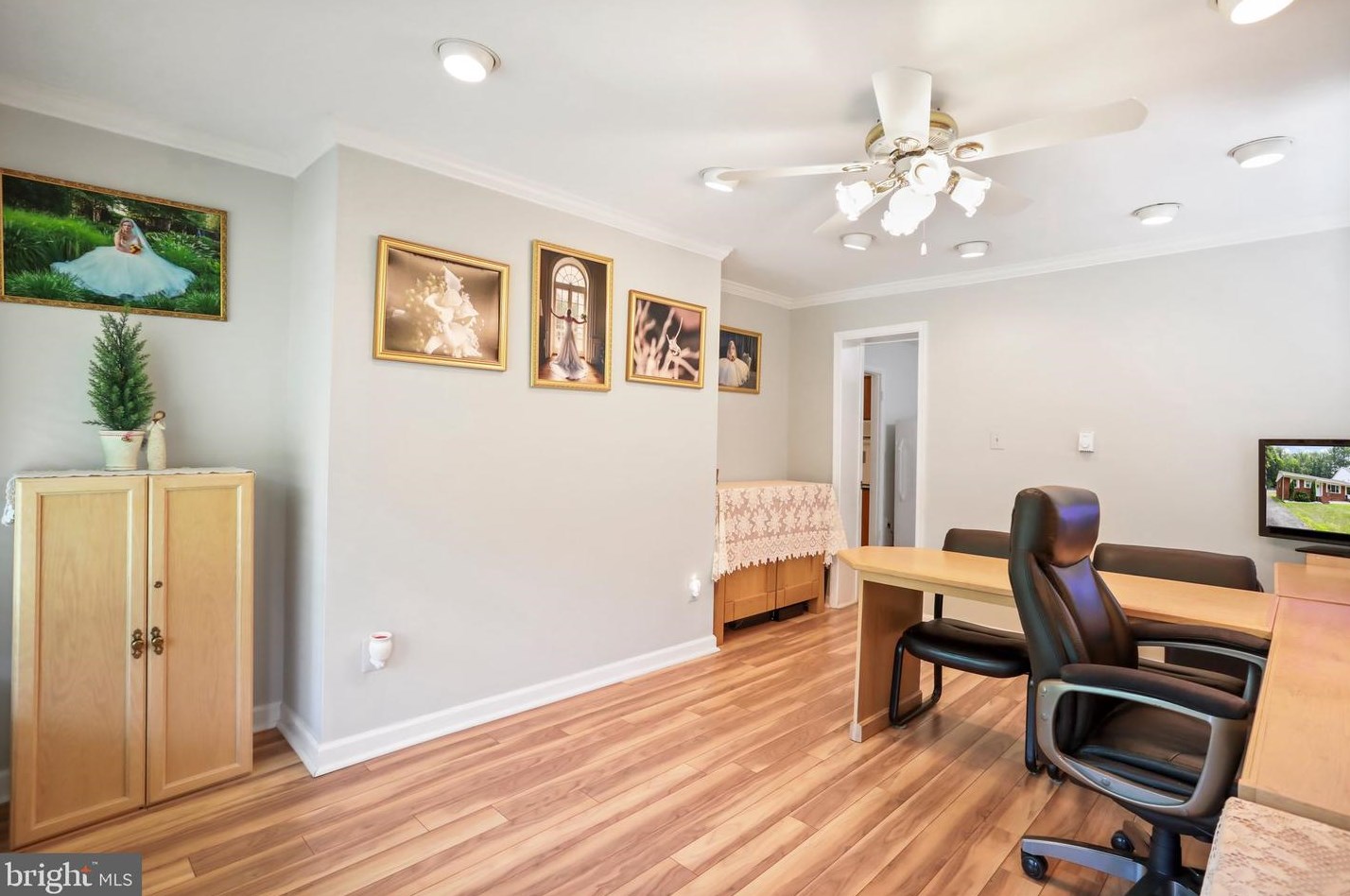 20470 Broad Run Dr, Sterling VA  20165-2511 exterior