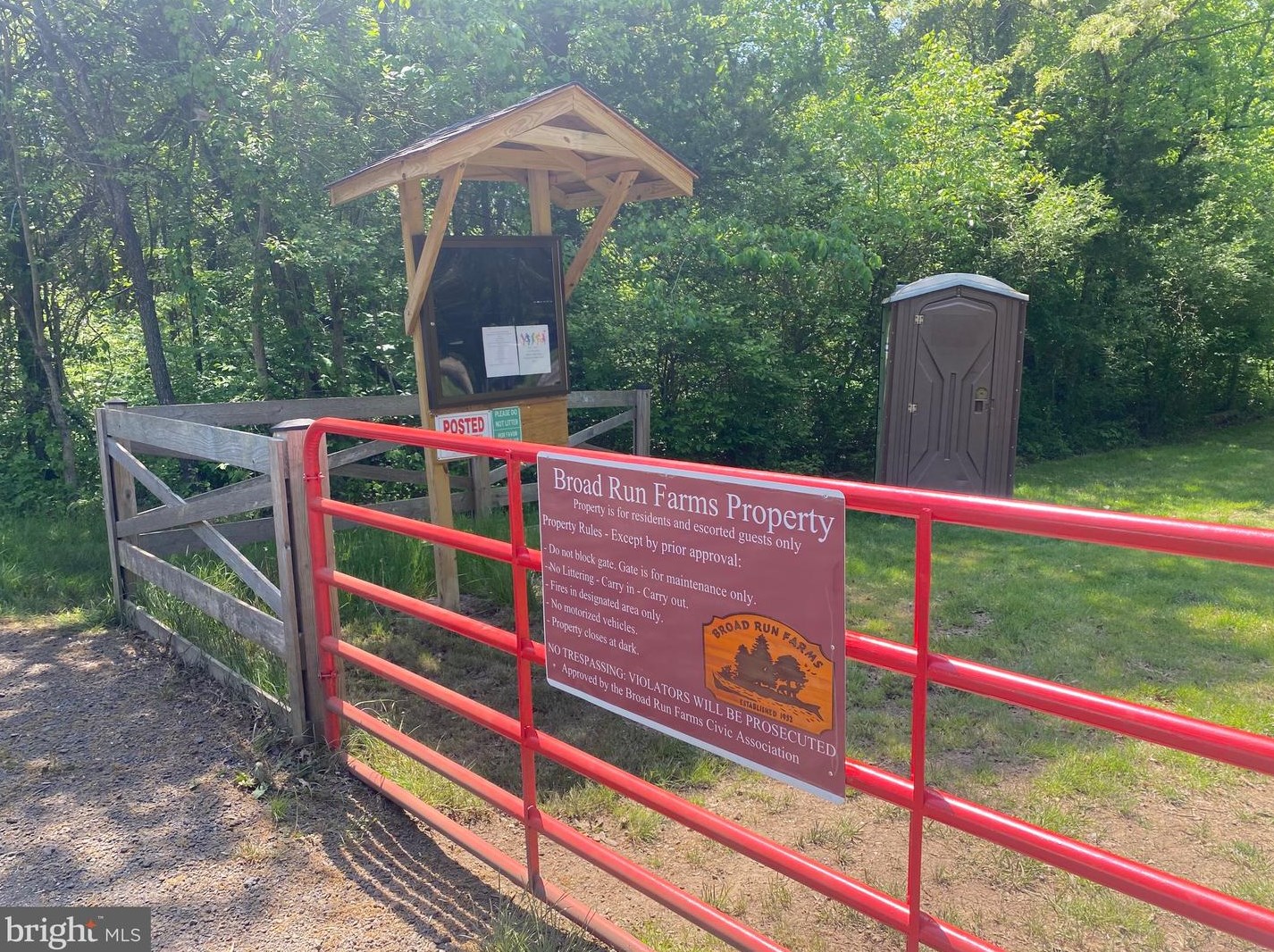 20470 Broad Run Dr, Sterling VA  20165-2511 exterior