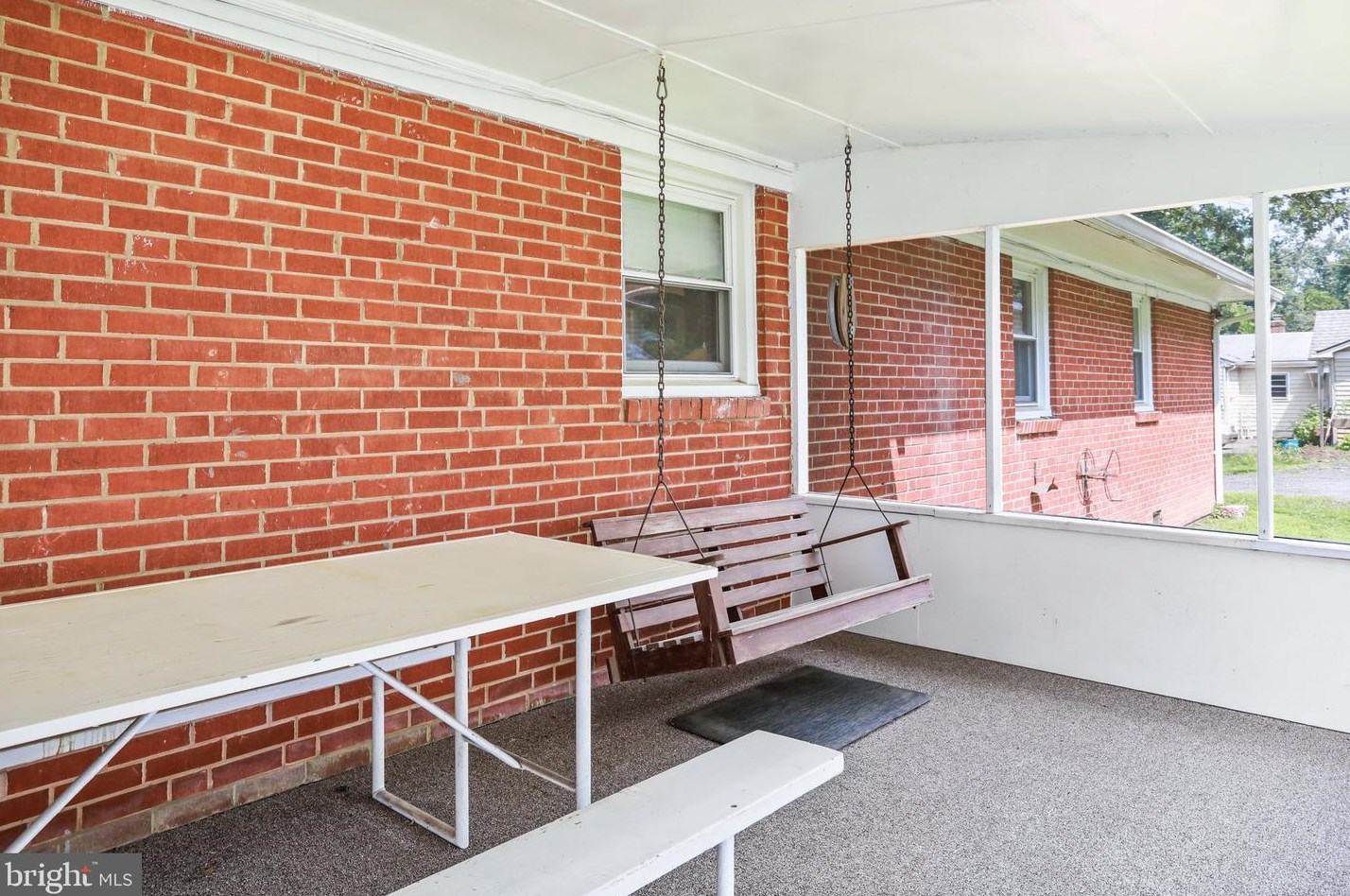 20470 Broad Run Dr, Sterling VA  20165-2511 exterior