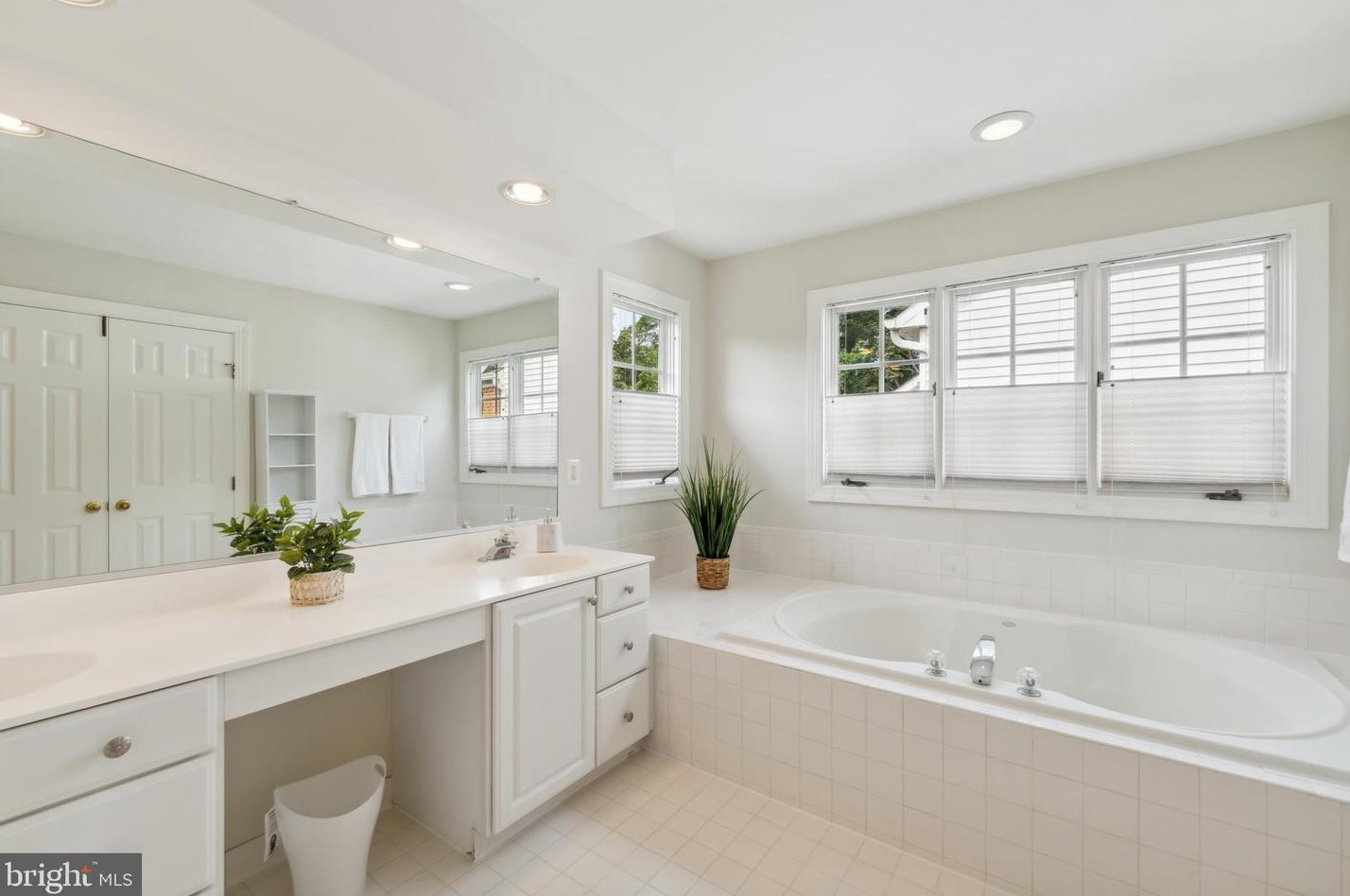 43237 Lighthouse Pl, Fairfax VA 20152-5341 exterior