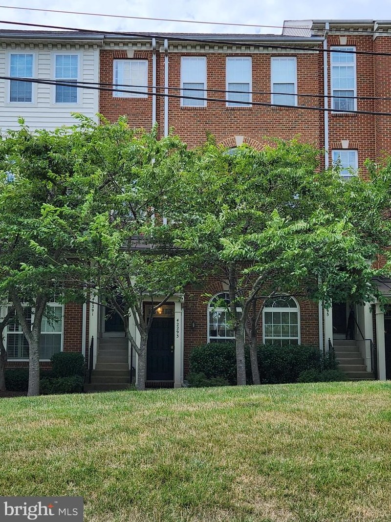 42293 Onyx Ter, Stone Ridge VA  20105-2958 exterior