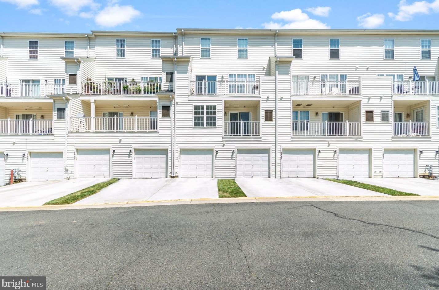 42293 Onyx Ter, Stone Ridge VA  20105-2958 exterior