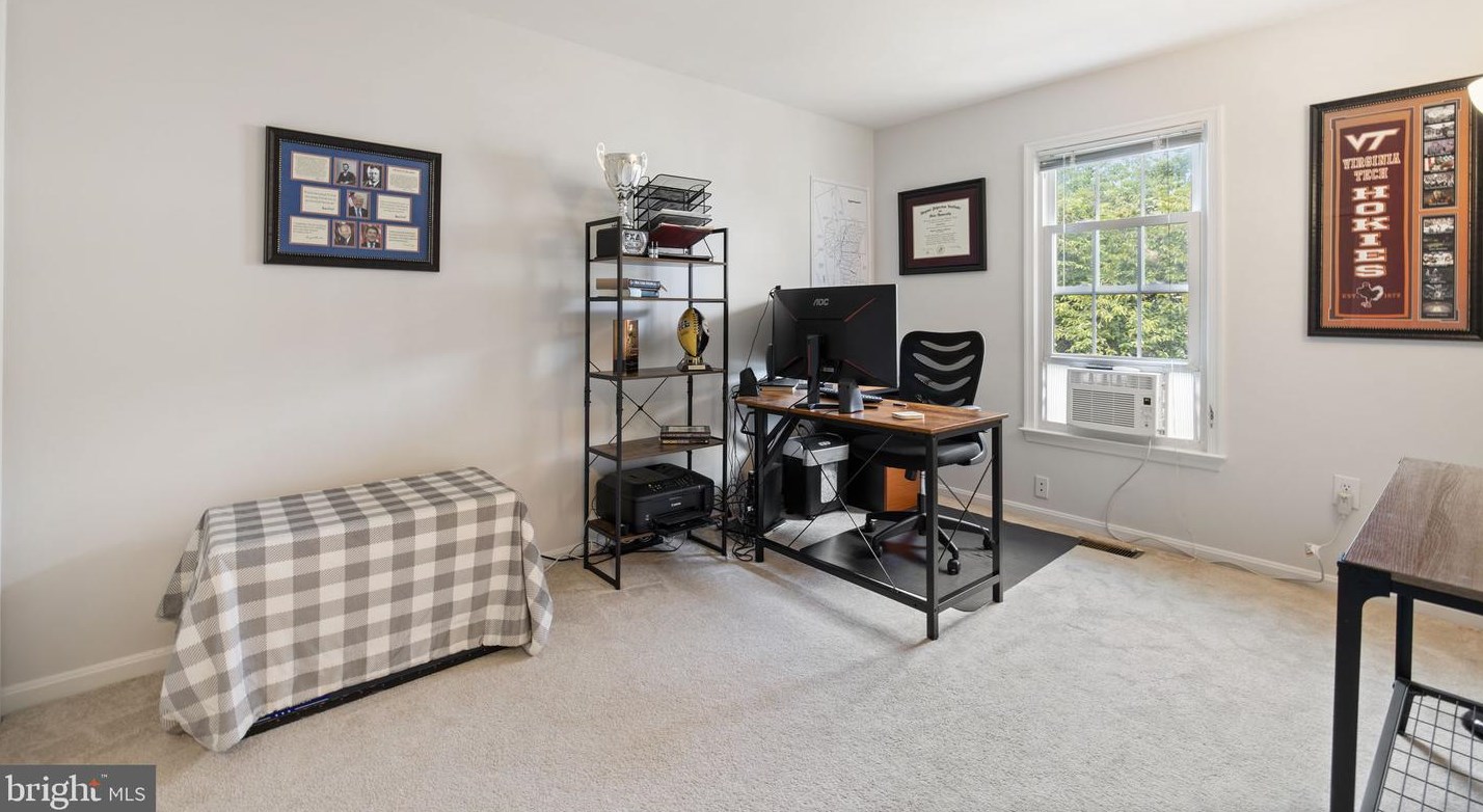 21825 Formosa Sq, Dulles VA  20164-7036 exterior