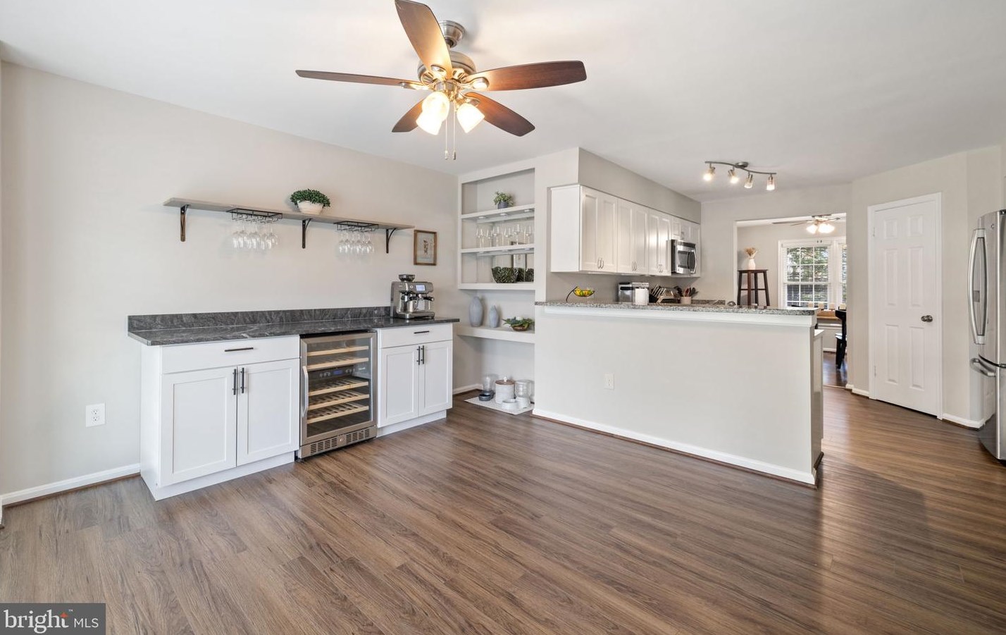 21825 Formosa Sq, Dulles VA  20164-7036 exterior