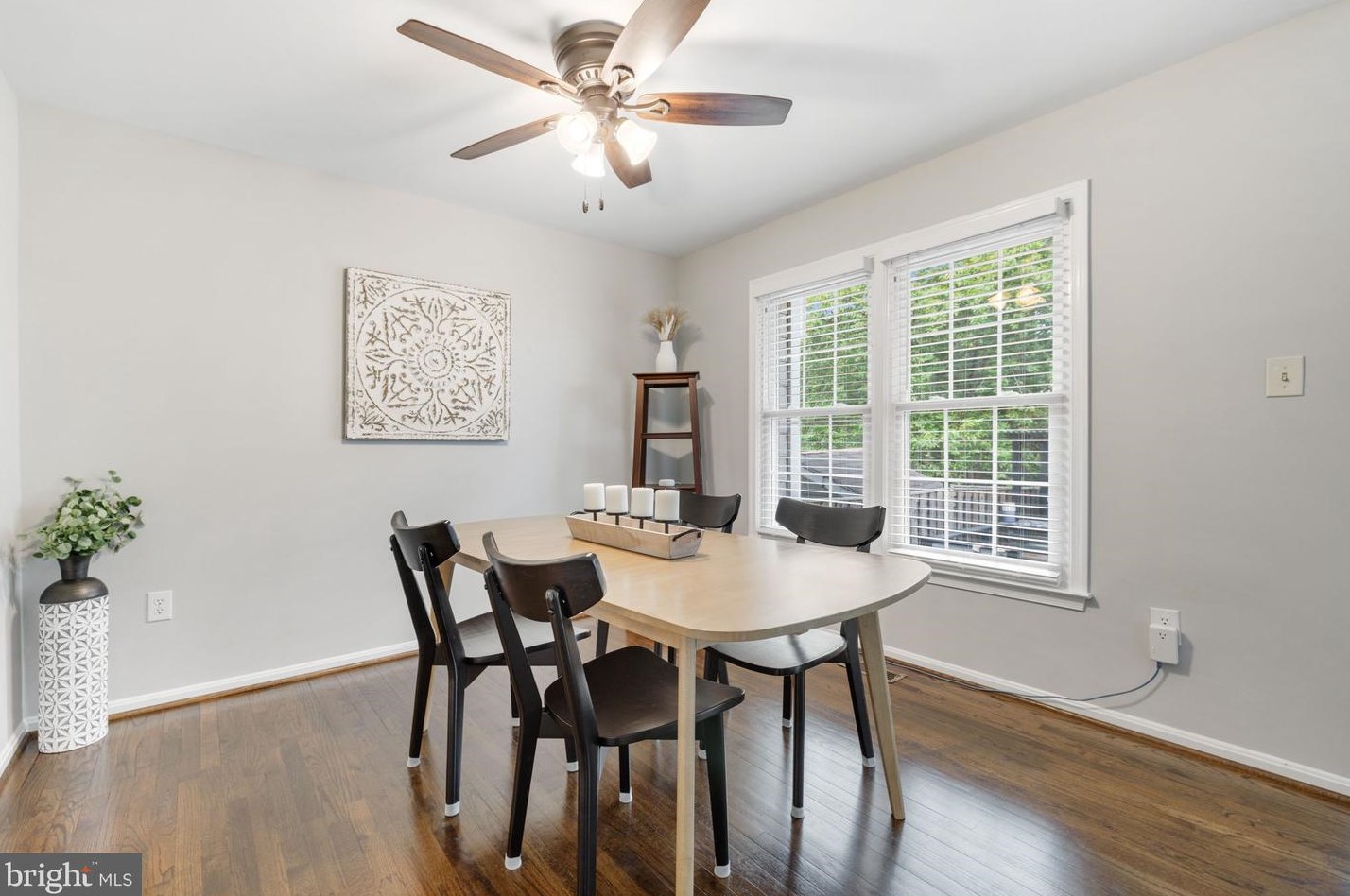 21825 Formosa Sq, Dulles VA  20164-7036 exterior