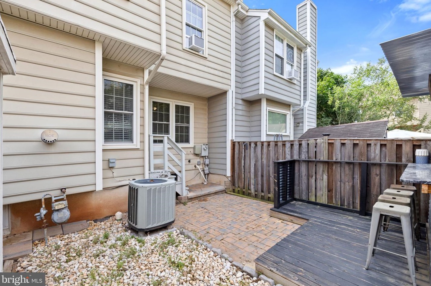 21825 Formosa Sq, Dulles VA  20164-7036 exterior