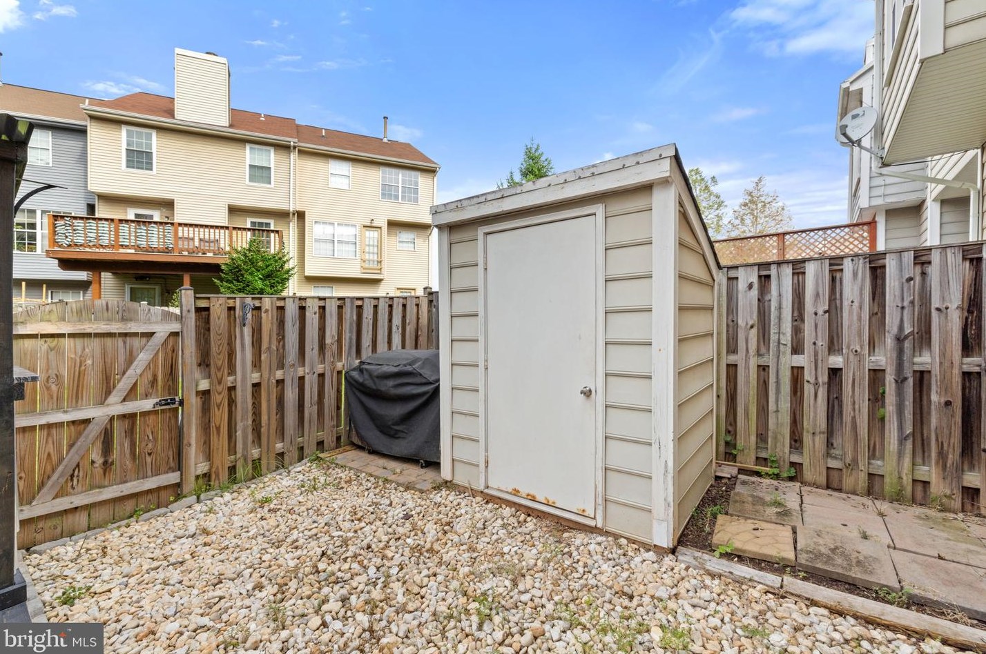 21825 Formosa Sq, Dulles VA  20164-7036 exterior