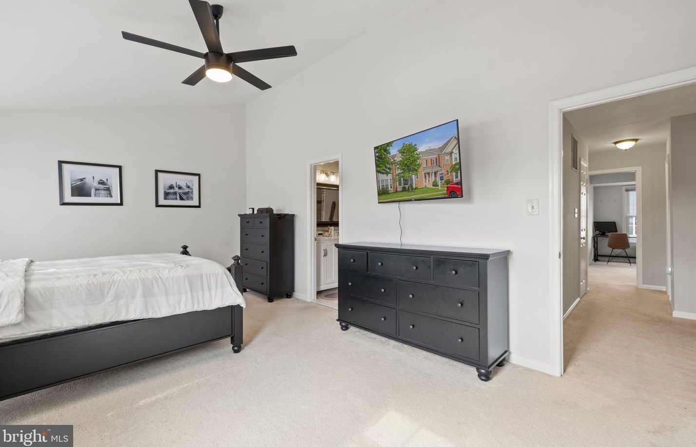 21825 Formosa Sq, Dulles VA  20164-7036 exterior