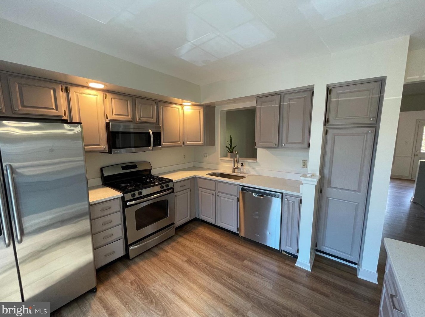 21924 Greentree Ter, Dulles VA  20164-7015 exterior