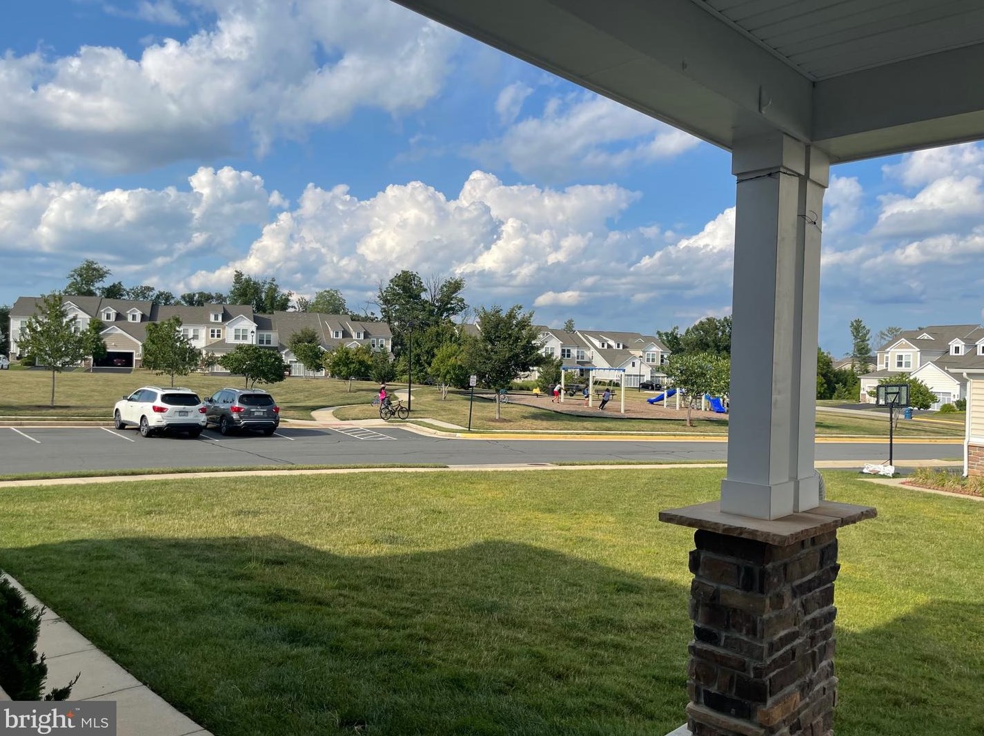 42270 Grahams Stable Sq, Ashburn VA  20148-5743 exterior