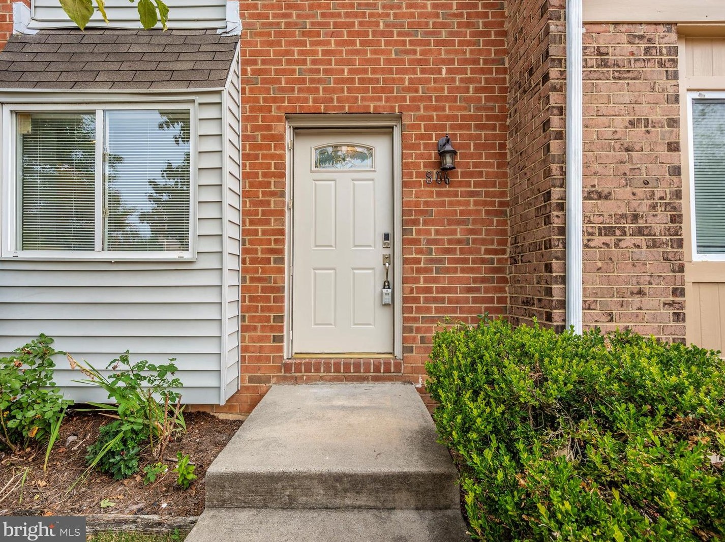 806 Brethour Ct, Dulles VA  20164-1438 exterior