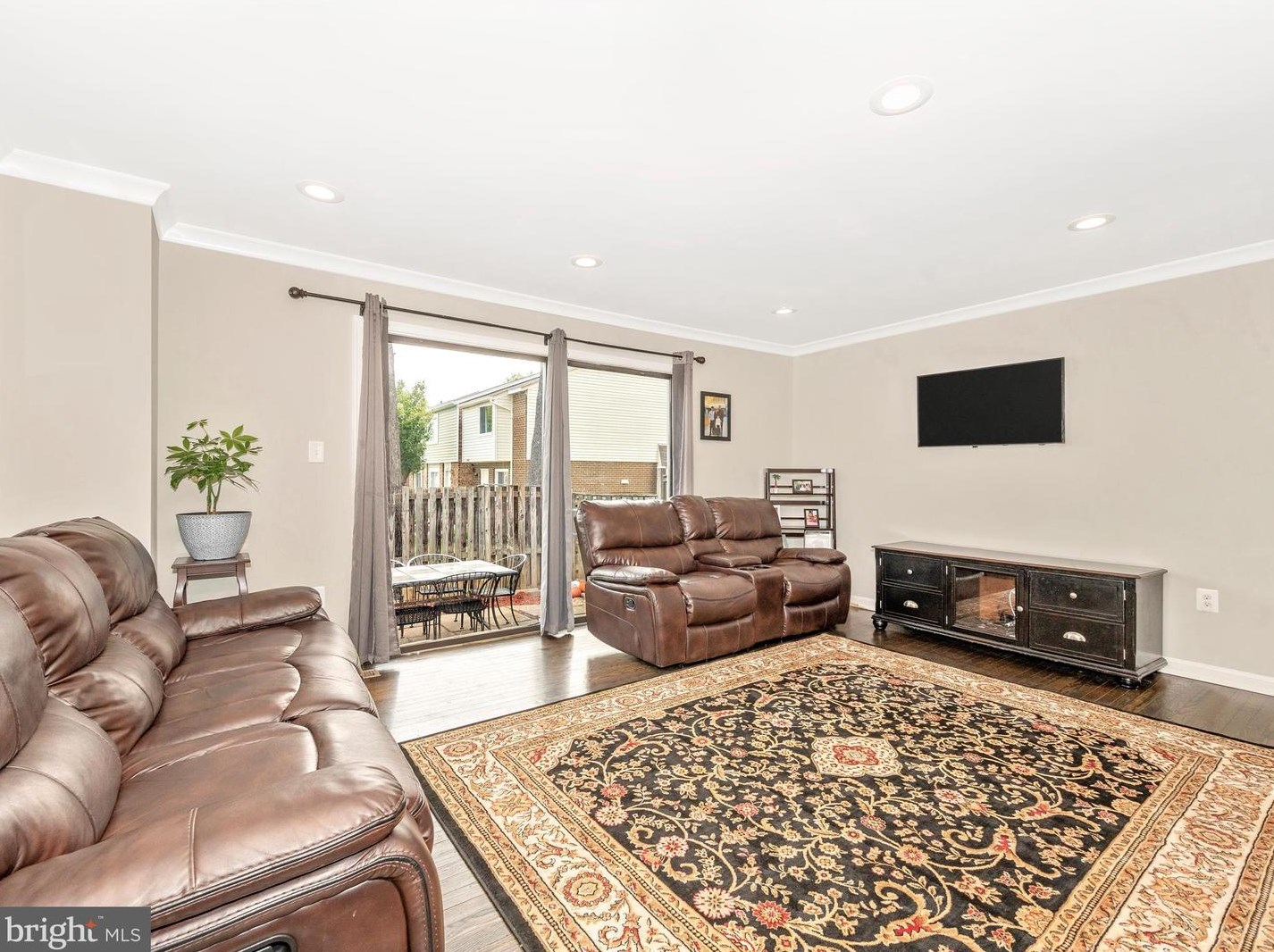 806 Brethour Ct, Dulles VA  20164-1438 exterior