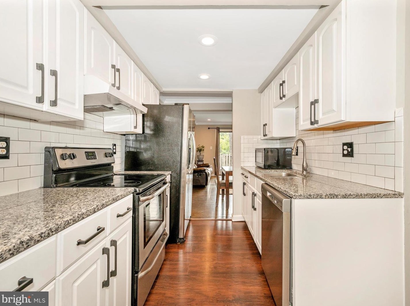 806 Brethour Ct, Dulles VA  20164-1438 exterior