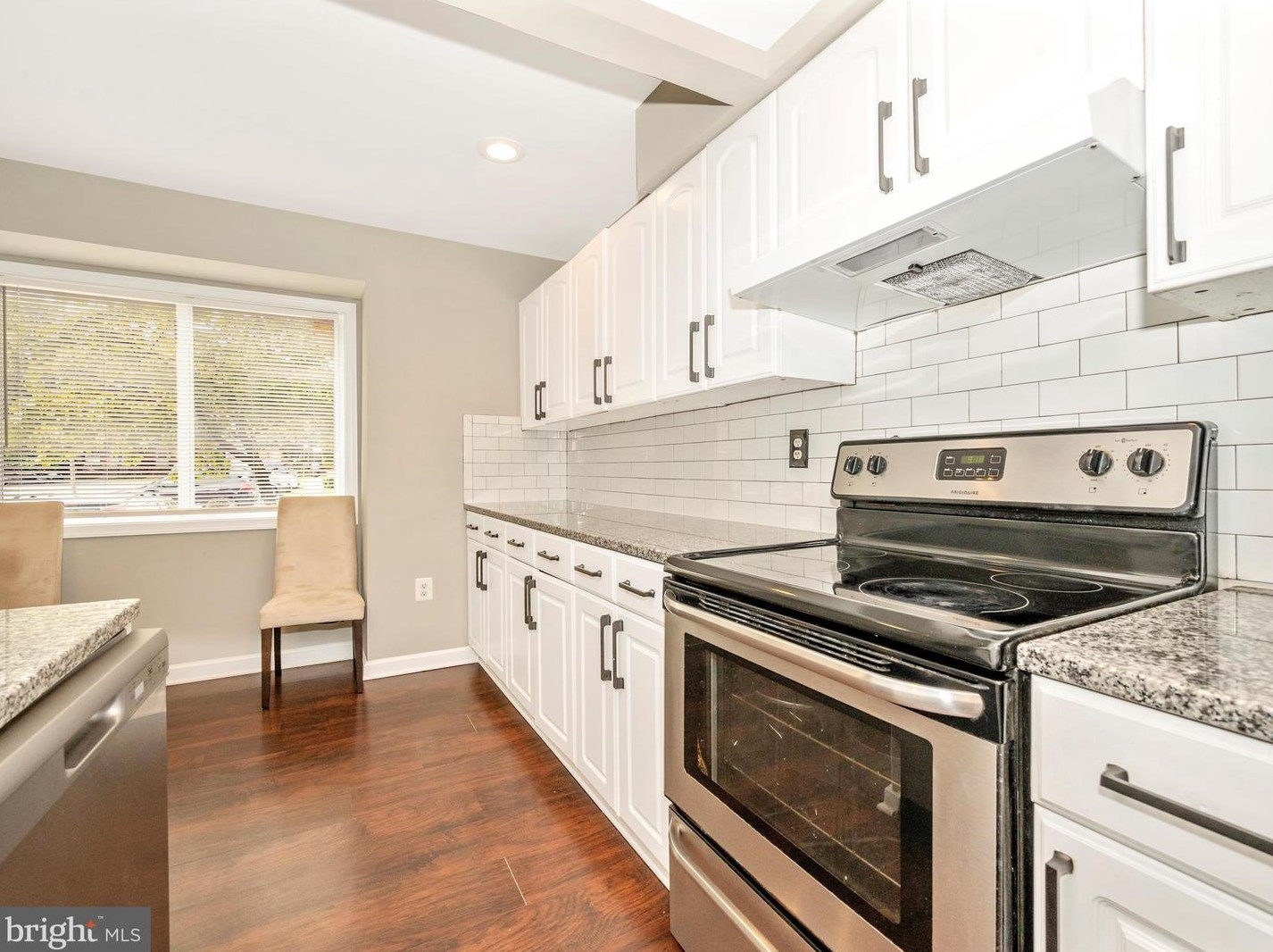 806 Brethour Ct, Dulles VA  20164-1438 exterior