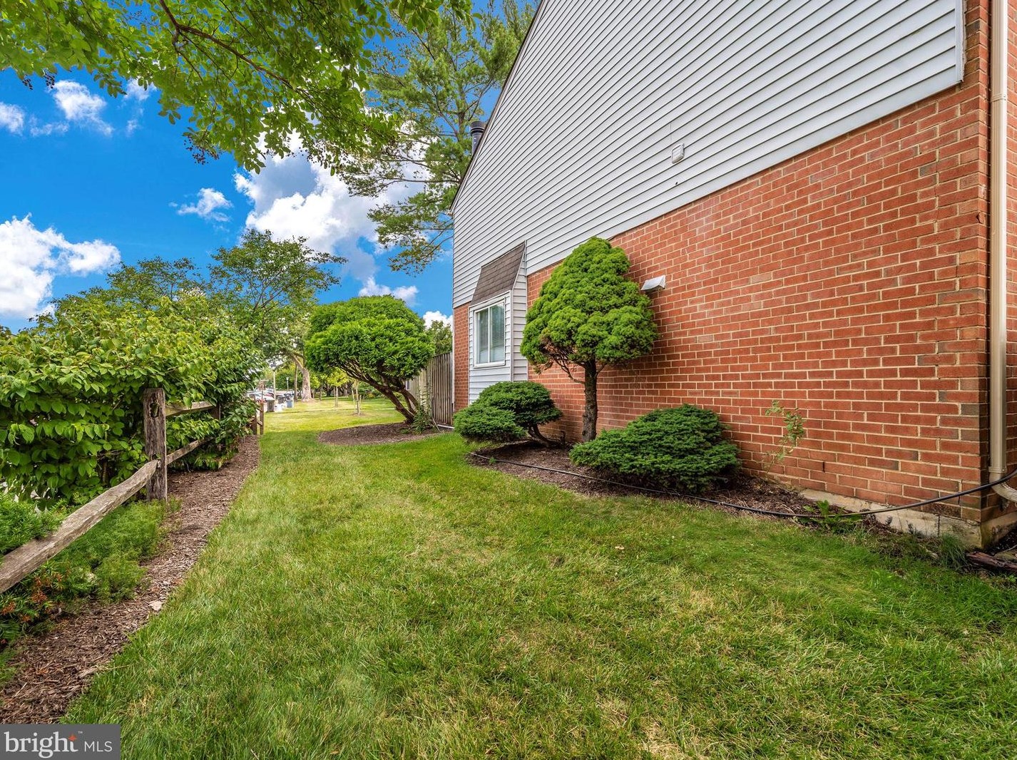 806 Brethour Ct, Dulles VA  20164-1438 exterior