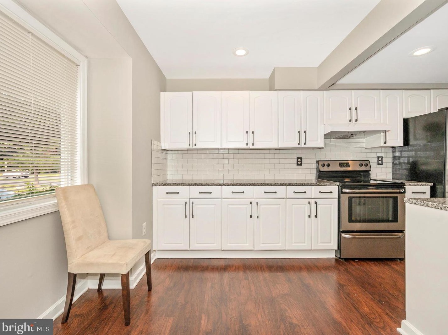 806 Brethour Ct, Dulles VA  20164-1438 exterior