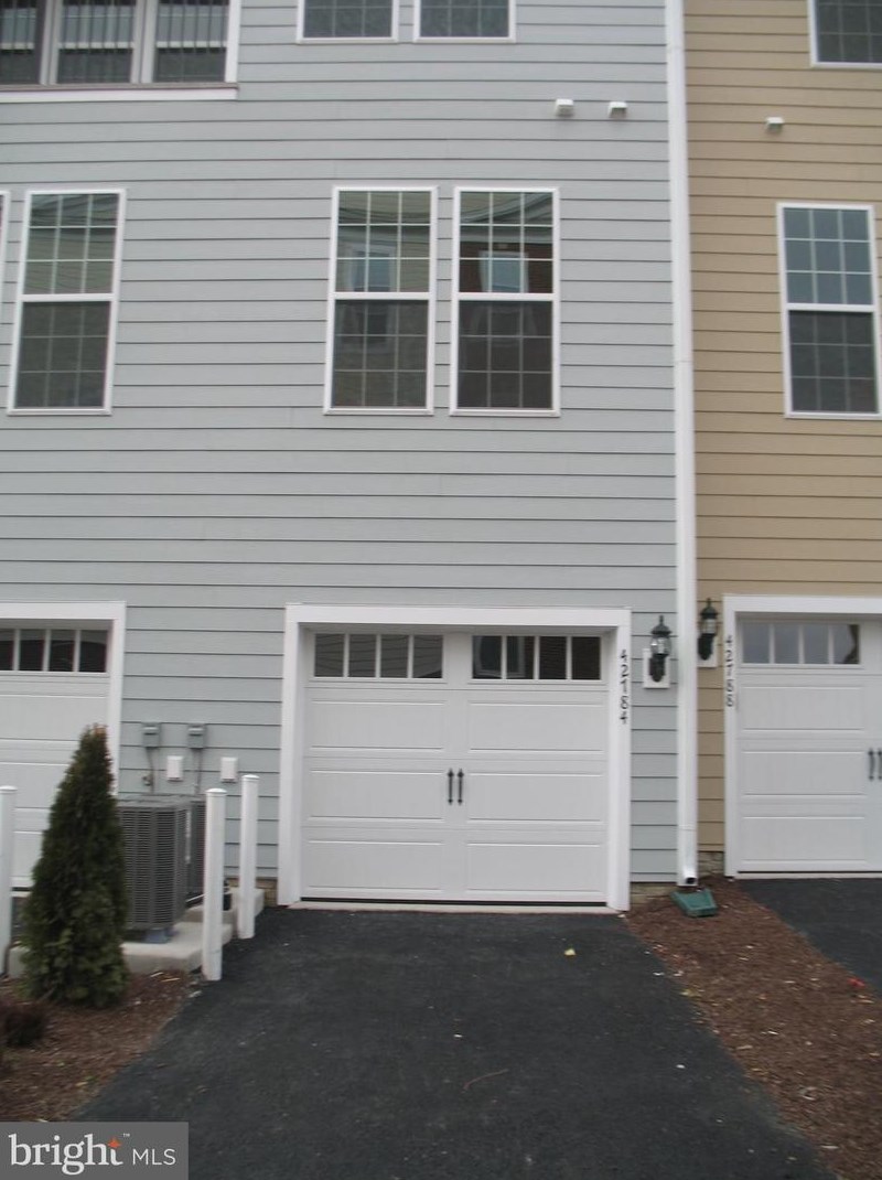 42784 Lauder Ter, Ashburn, VA 20147