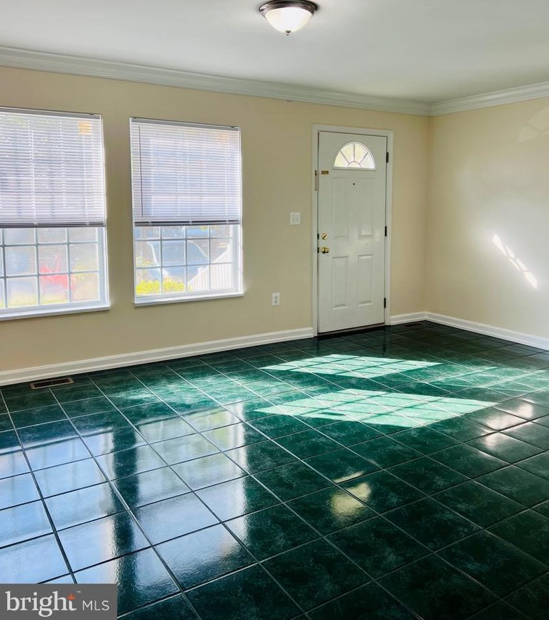 104 Duke Dr, Dulles, VA 20164-3110