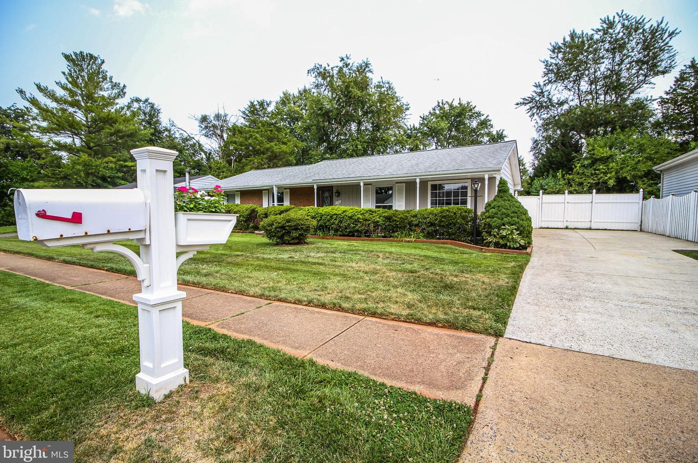 1100 Argonne Ave, Dulles, VA 20164-2301