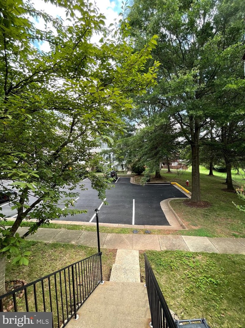 20597 Banbury Sq, Dulles VA  20165-7550 exterior