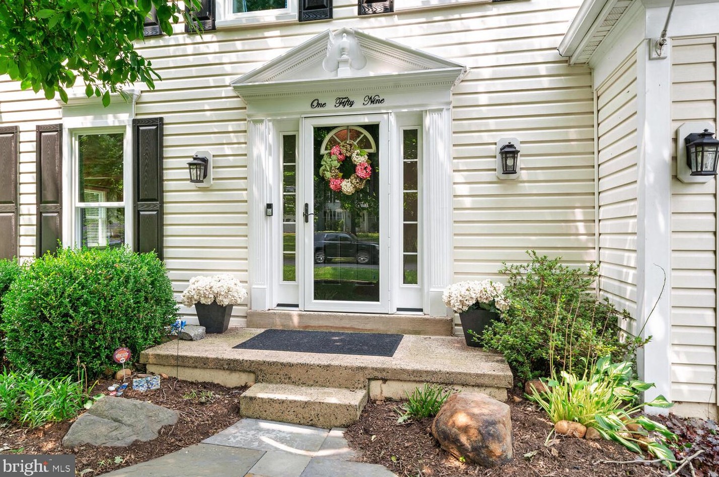 159 Peyton Rd, Dulles, VA 20165-5605